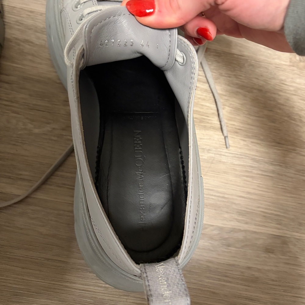 Alexander McQueen Tread Slick Low Top Sneaker - Picture 7 of 7